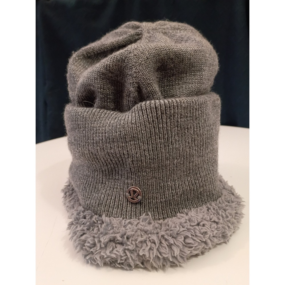 Lululemon Merino Wool Beanie Gray Faux Fur Lined Ribbed Knit Hat Logo Stud